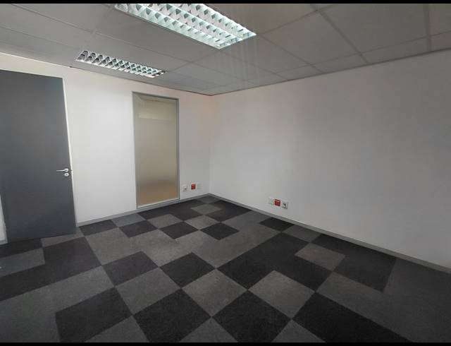 724M² OFFICE TO LET IN BRYANSTON